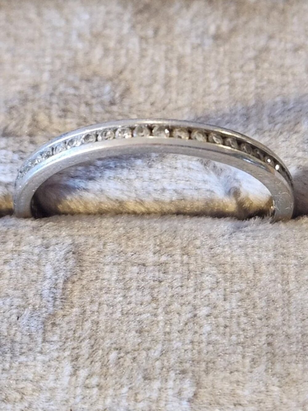 10k Diamond Eternity Wedding Anniversary Band - stacking ring in white gold - Picture 3 of 4